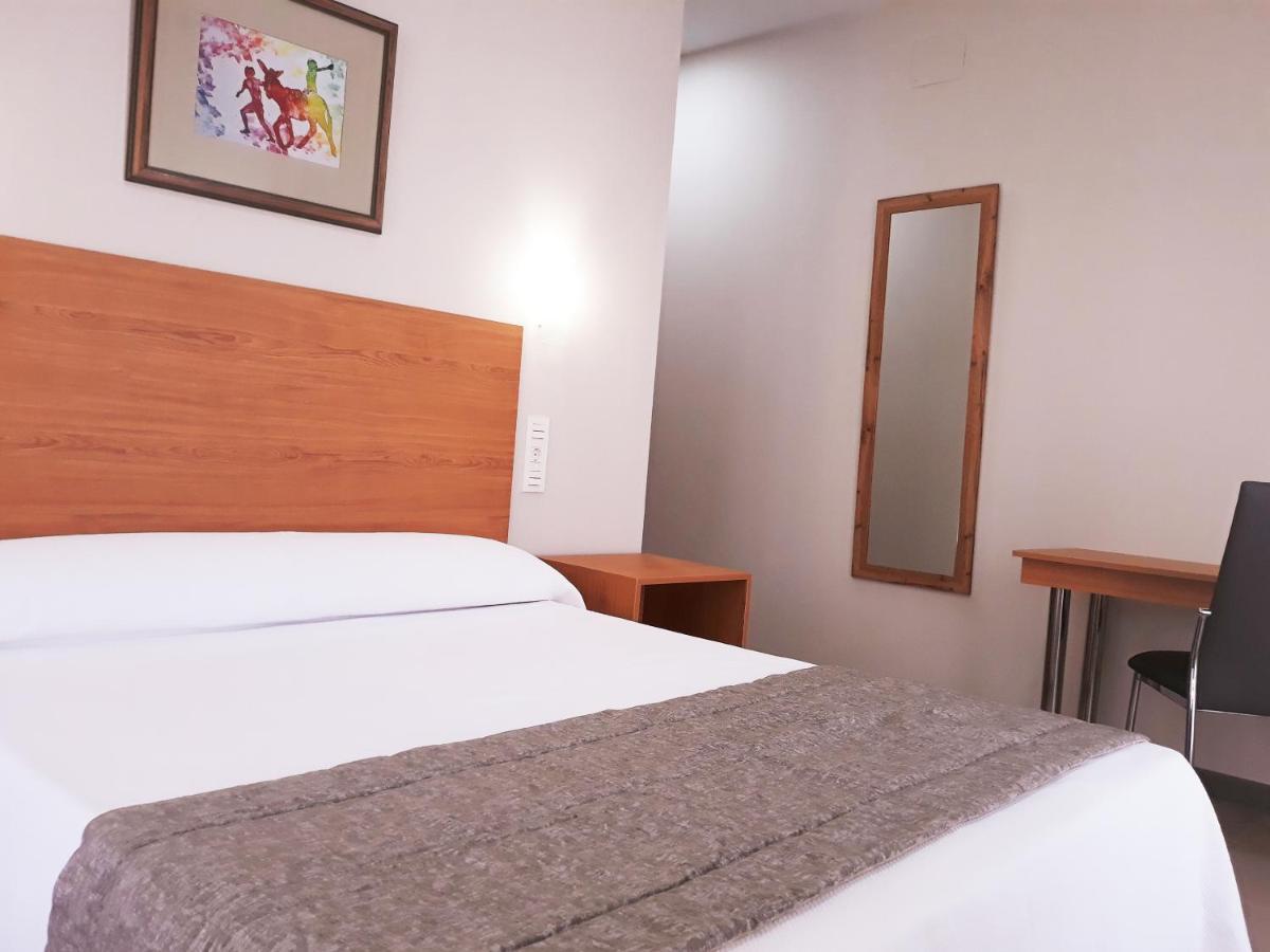 מוגר Hostal Montemayor מראה חיצוני תמונה