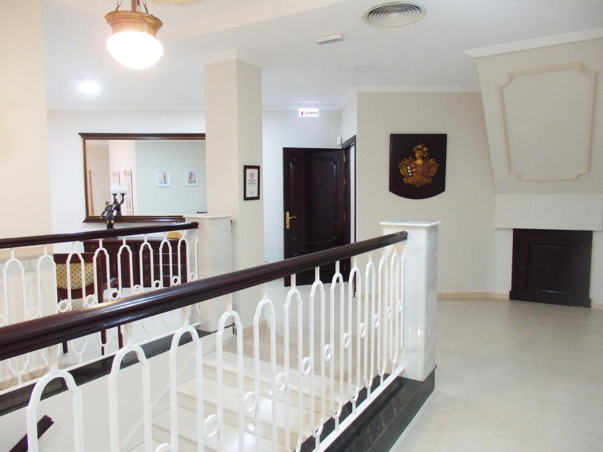 מוגר Hostal Montemayor מראה חיצוני תמונה