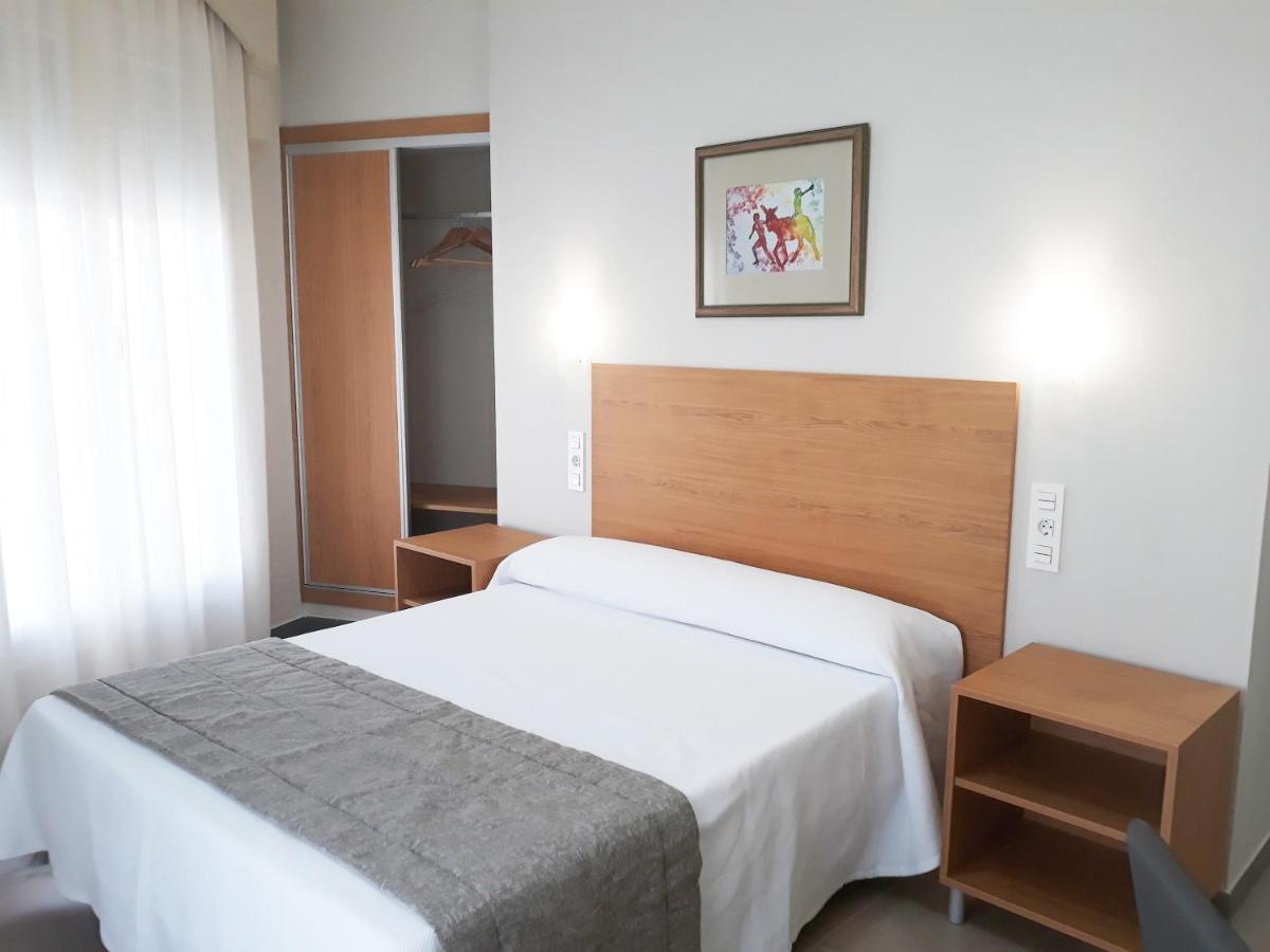 מוגר Hostal Montemayor מראה חיצוני תמונה